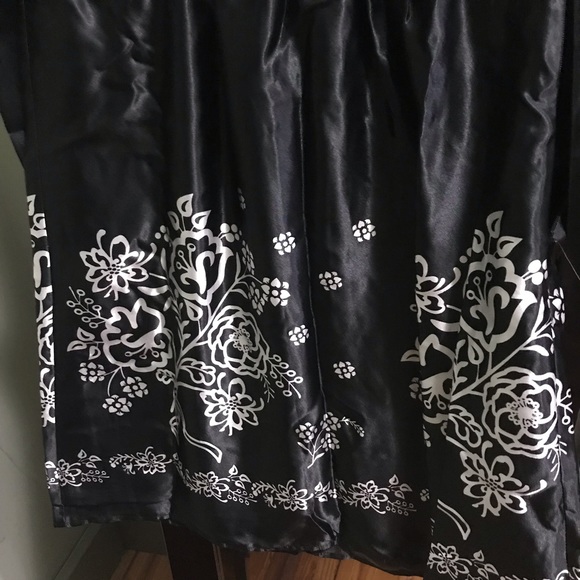 Black with white designs dress - Picture 2 of 4